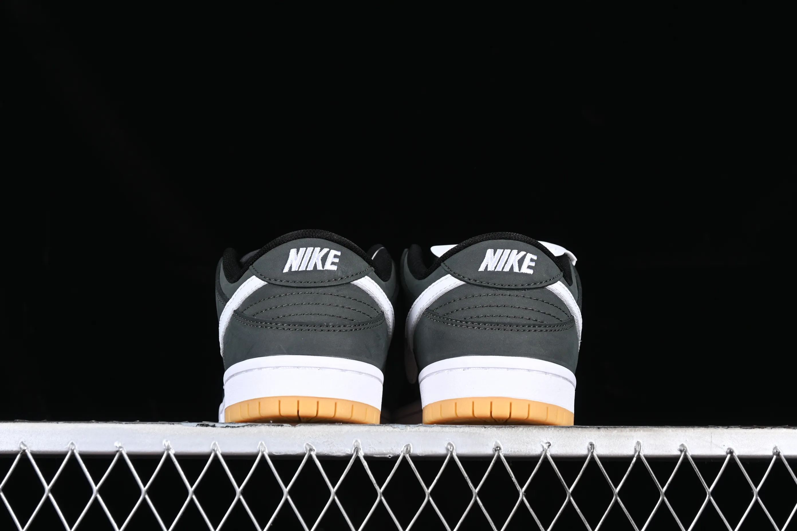 All categories Nk SB Dunk series Nk SB Dunk Low low-top sneakers F version Nk SB Dunk Low Pro ISO raw rubber black and white Dunk series retro low-top casual sports skateboard shoes CD2563-001